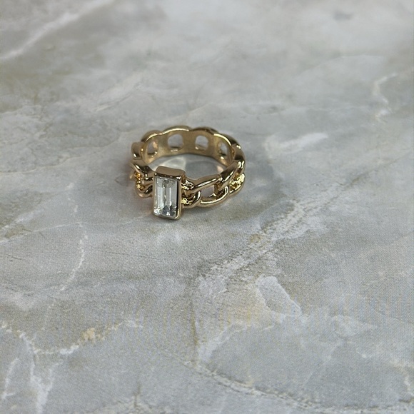 Elegant Gold Ring with Rectangular Stone - Picture 2 of 6